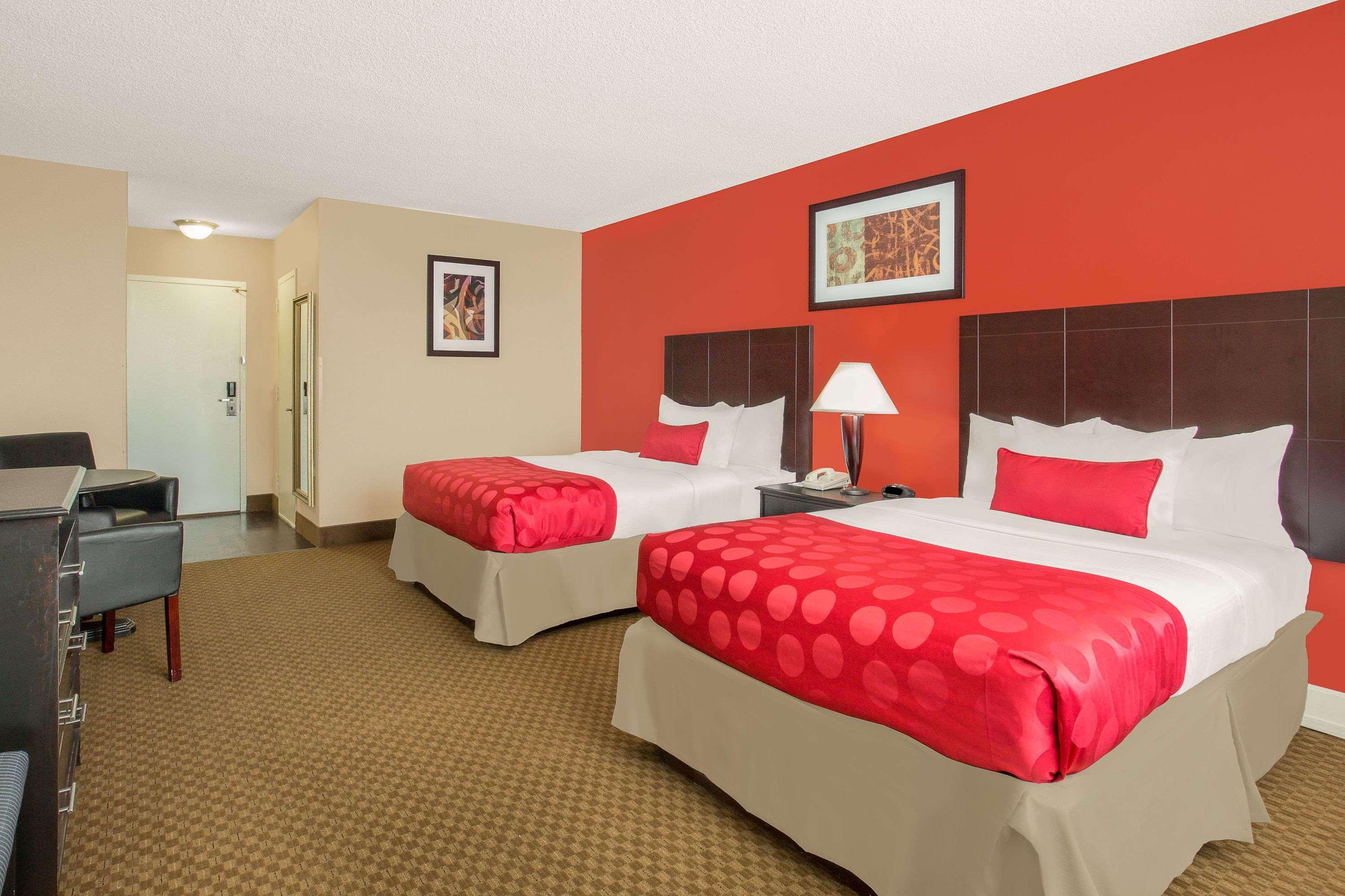 Ramada Plaza By Wyndham Fayetteville Fort Bragg Area Exterior foto